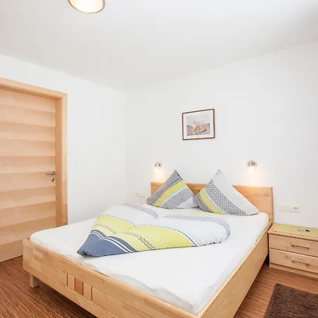 Conny's * ノイシュティフト・イム・シュトゥーバイタール